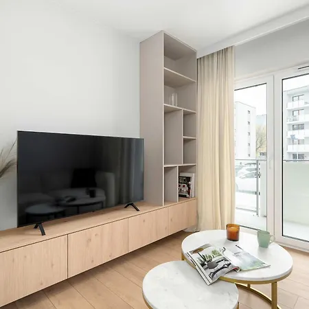 아파트 Beige And Two Bedroom In With Parking And Bathtub By Renters 포즈난