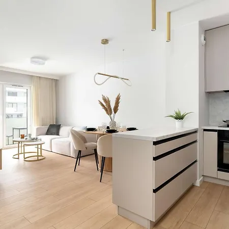 아파트 Beige And Two Bedroom In With Parking And Bathtub By Renters 포즈난