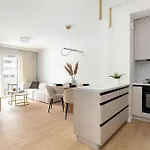 Appartamento Beige And Two Bedroom In With Parking And Bathtub By Renters Poznań