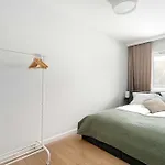 Beige And Two Bedroom In With Parking And Bathtub By Renters