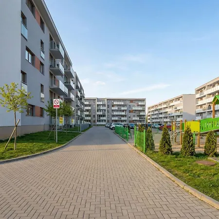 Beige And Two Bedroom In With Parking And Bathtub By Renters Daire Poznan