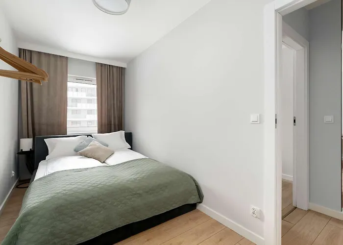 Beige And Two Bedroom In With Parking And Bathtub By Renters * Poznan