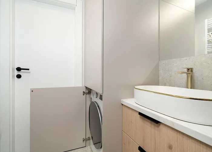 Beige And Two Bedroom In With Parking And Bathtub By Renters Apartamento *