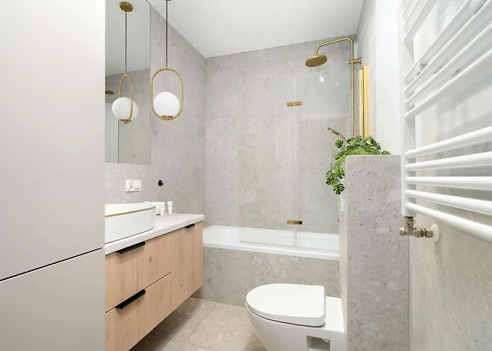 Beige And Two Bedroom In With Parking And Bathtub By Renters * Poznan