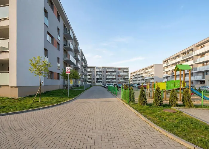 Beige And Two Bedroom In With Parking And Bathtub By Renters Apartamento Poznan